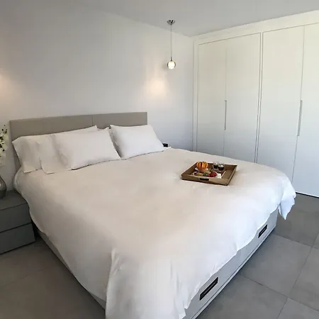 Contemporary 1 Bedroom Puerto Banus Apartment *