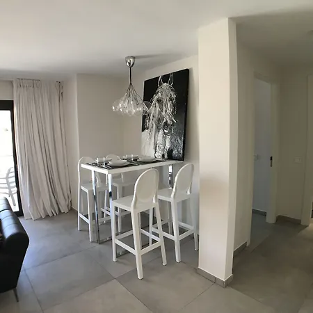 Contemporary 1 Bedroom Puerto Banus