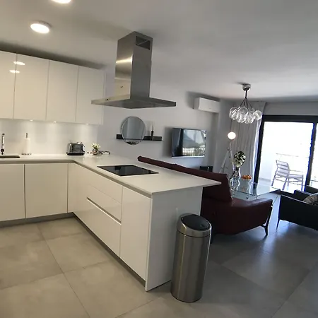 Contemporary 1 Bedroom Puerto Banus Apartment *